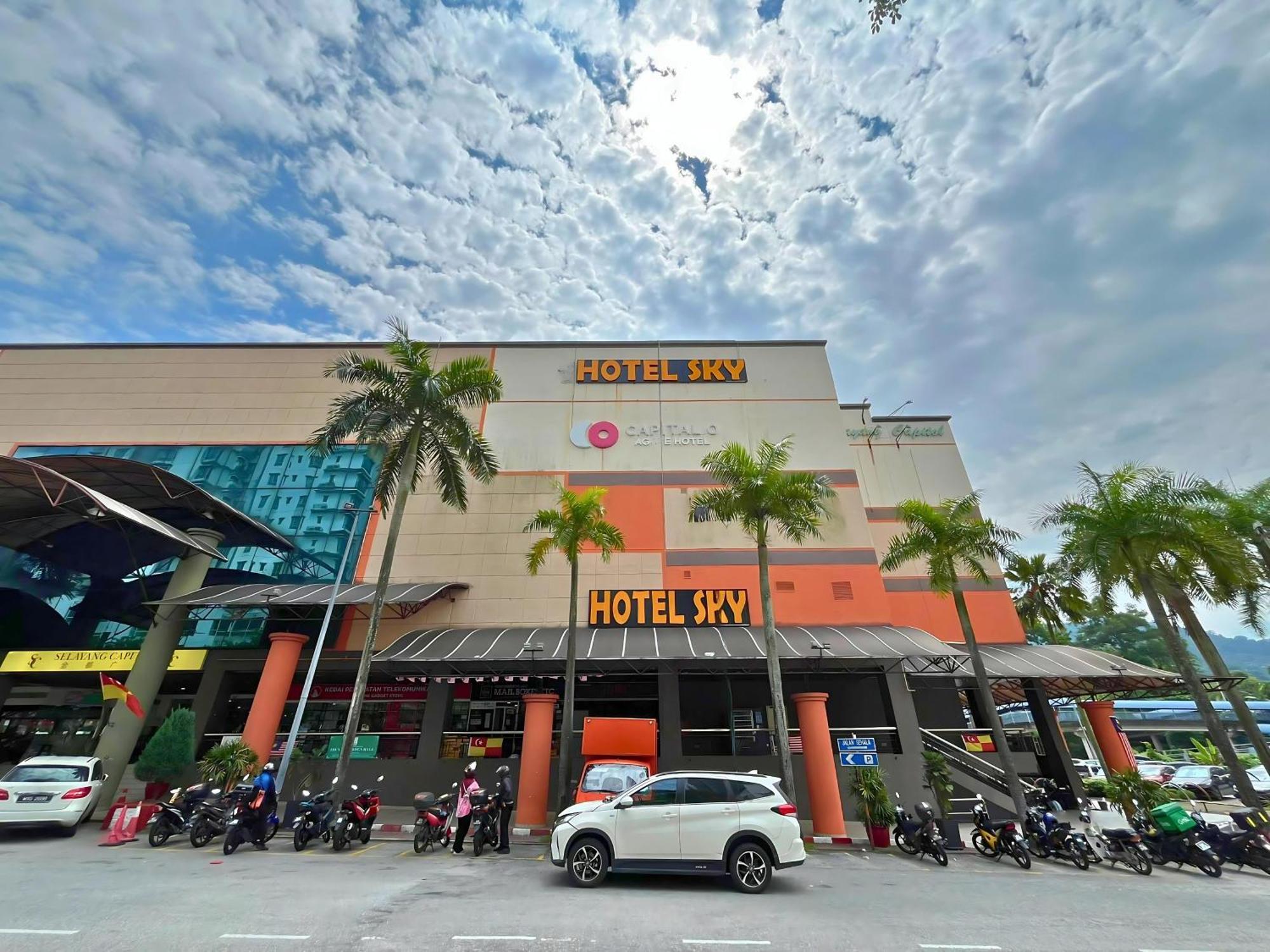 Sky Hotel Selayang Batu-grotten Buitenkant foto