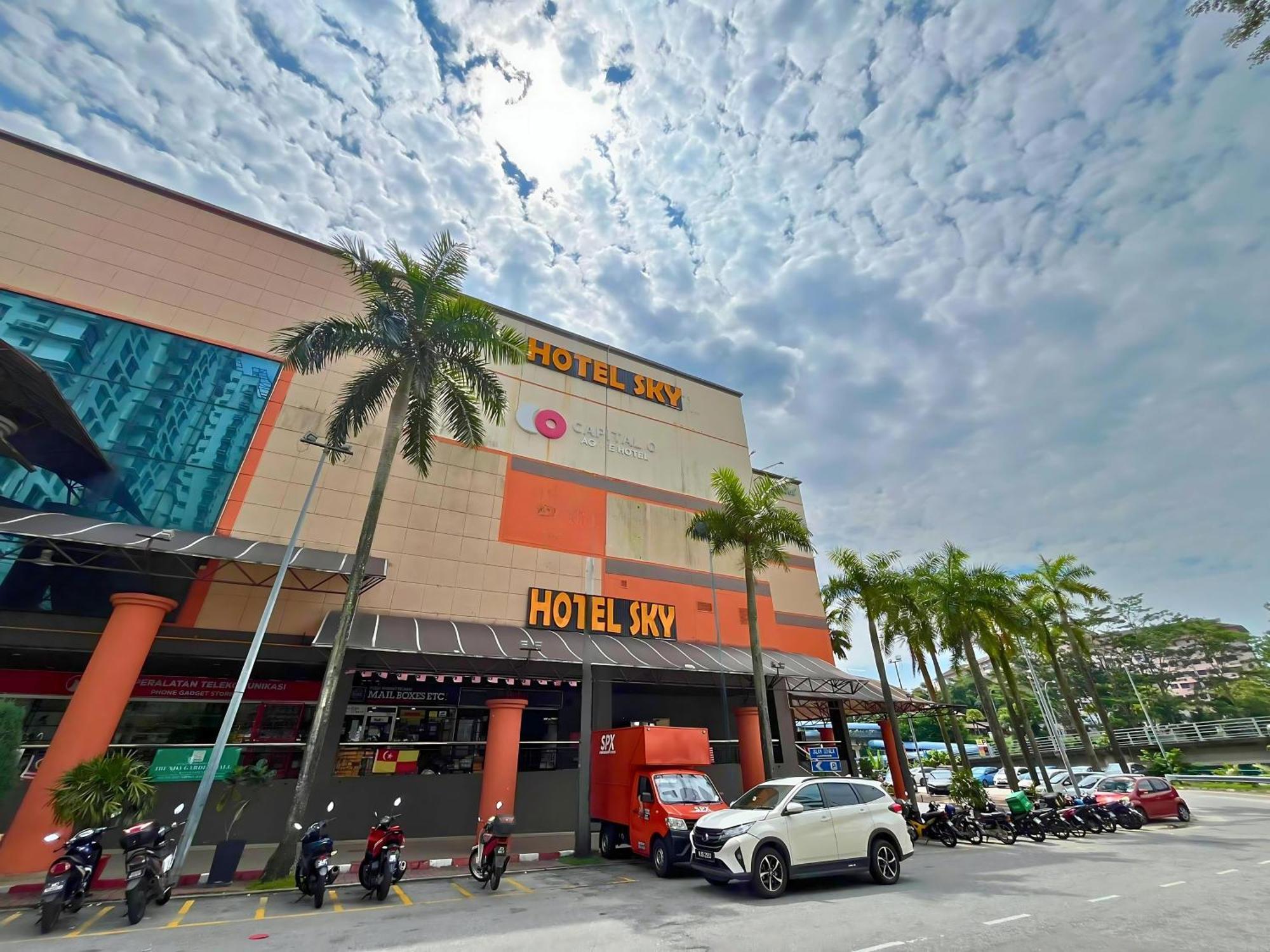 Sky Hotel Selayang Batu-grotten Buitenkant foto