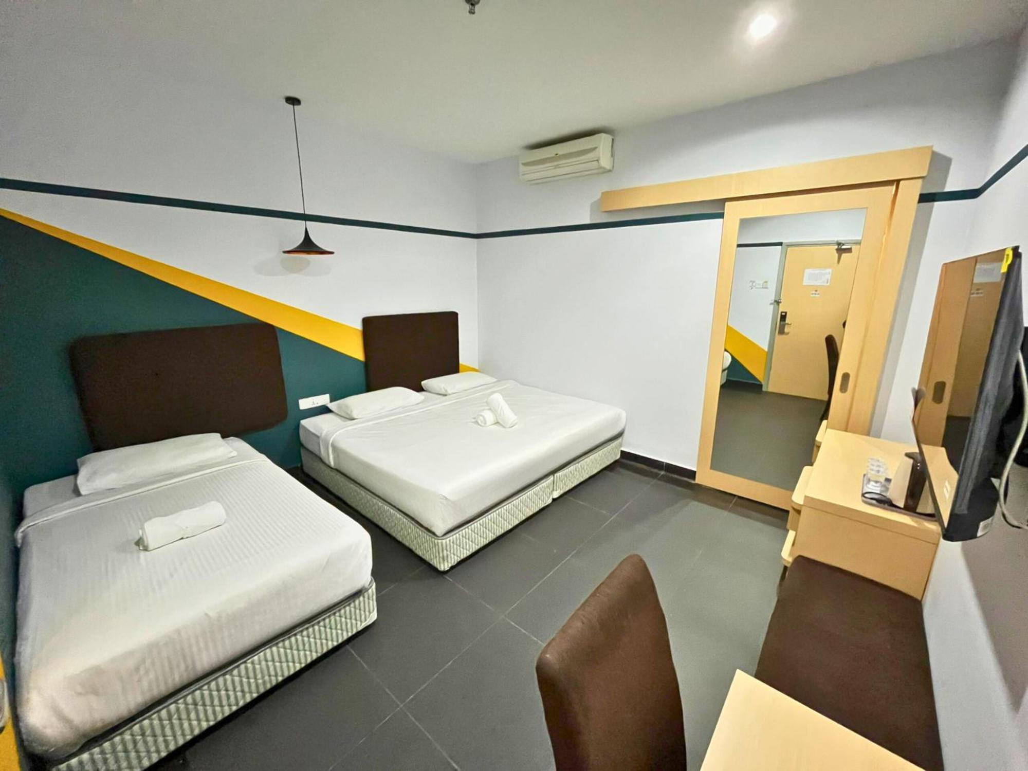 Sky Hotel Selayang Batu-grotten Buitenkant foto