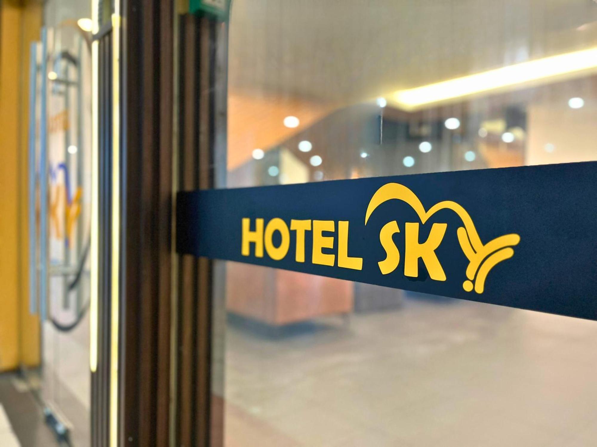 Sky Hotel Selayang Batu-grotten Buitenkant foto