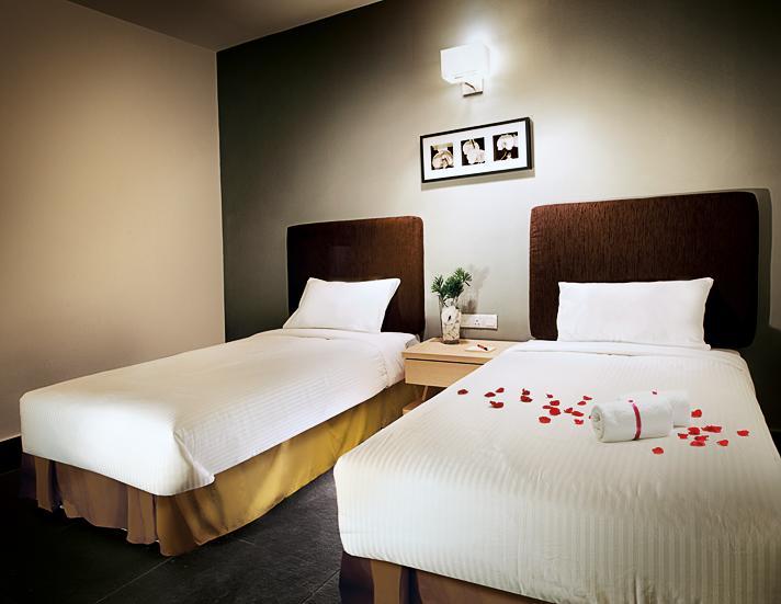 Sky Hotel Selayang Batu-grotten Buitenkant foto