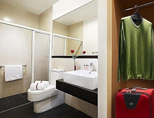 Sky Hotel Selayang Batu-grotten Buitenkant foto